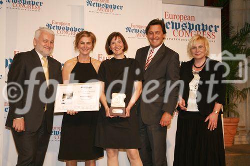 European Newspaper Award, Verleihung der Hauptpreise, Foto: Norbert Küpper, Ann Axelsson, Anna w. Thurfjell, Peter Hanke, Annette Milz, Preisträger Svenska Dagbladet, Schweden (C) fotodienst, Martina Draper