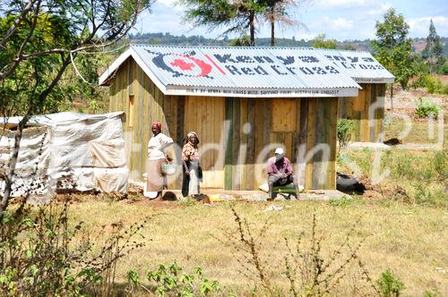 Eines von über 400 vom Rot Kreuz (Kenya Red Cross) wieder aufgebautes Farmhaus in Eldoret im Rift Valley, wo über 300'000 Personen vertrieben wurden und noch immer 100'000 Flüchtlinge in Camps leben