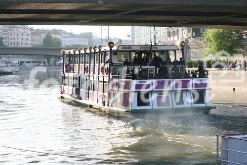 (C) fotodienst/Anna Rauchenberger - Wien, 21.04.2009 - Heute wurde auf der MS Vindobona das Controller Diplom an Absolventen unterschiedlicher Lehrgänge des ÖCI (Österreichisches Controller Institut) verliehen. Gleichzeitig fand auch das Jahrestreffen des ÖCI-Absolventenclubs statt. 