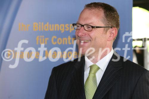 (C) fotodienst/Anna Rauchenberger - Wien, 21.04.2009 - Heute wurde auf der MS Vindobona das Controller Diplom an Absolventen unterschiedlicher Lehrgänge des ÖCI (Österreichisches Controller Institut) verliehen. Gleichzeitig fand auch das Jahrestreffen des ÖCI-Absolventenclubs statt. FOTO: Bernd Kadic, Geschäftsführer des ÖCI