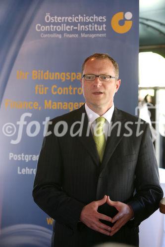 (C) fotodienst/Anna Rauchenberger - Wien, 21.04.2009 - Heute wurde auf der MS Vindobona das Controller Diplom an Absolventen unterschiedlicher Lehrgänge des ÖCI (Österreichisches Controller Institut) verliehen. Gleichzeitig fand auch das Jahrestreffen des ÖCI-Absolventenclubs statt. FOTO: Bernd Kadic, Geschäftsführer des ÖCI