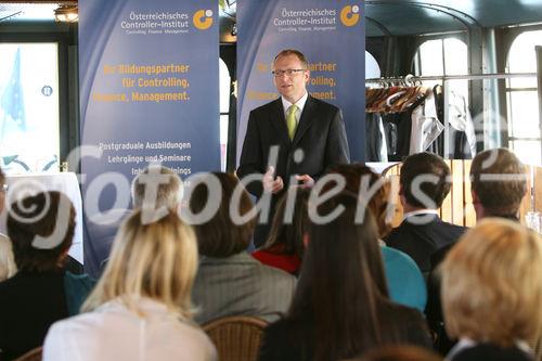 (C) fotodienst/Anna Rauchenberger - Wien, 21.04.2009 - Heute wurde auf der MS Vindobona das Controller Diplom an Absolventen unterschiedlicher Lehrgänge des ÖCI (Österreichisches Controller Institut) verliehen. Gleichzeitig fand auch das Jahrestreffen des ÖCI-Absolventenclubs statt. FOTO: Bernd Kadic, Geschäftsführer des ÖCI