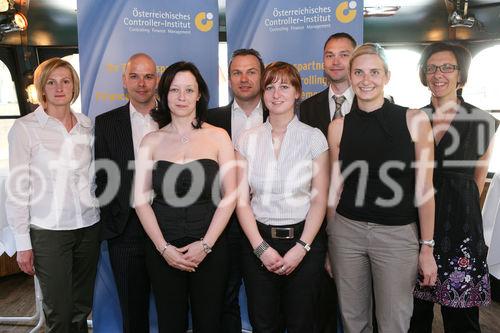 (C) fotodienst/Anna Rauchenberger - Wien, 21.04.2009 - Heute wurde auf der MS Vindobona das Controller Diplom an Absolventen unterschiedlicher Lehrgänge des ÖCI (Österreichisches Controller Institut) verliehen. Gleichzeitig fand auch das Jahrestreffen des ÖCI-Absolventenclubs statt. FOTO: überreichung der Diplome durch Bernd Kadic, Geschäftsführer des ÖCI und Rolf Eschenbach, wissenschaftlicher Leiter des Österreichischen Controller-Instituts