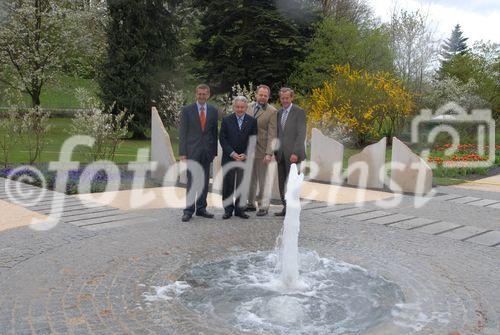 Markus Achleitner - GF EurothermenResorts, LH Josef Pühringer, LR Josef Stockinger, Bgm von Bad Schallerbach Gerhard Baumgartner; 
Bad Schallerbach 'BOTANICA 2009' - Presseführung durch Landesgartenschau