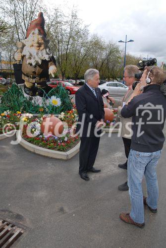 LH Josef Pühringer im Interview;
Bad Schallerbach 'BOTANICA 2009' - Presseführung durch Landesgartenschau