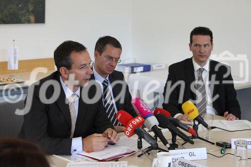 Pressekonferenz ASFINAG, Salzburg, 2009-04-20; Bild zeigt: DI Alexander Walcher (Geschaeftsfuehrer ASFINAG Baumanagement GmbH), DI Christian Nagl (Landesbaudirektor), DI Gernot Brandtner (Geschaeftsfuehrer ASFINAG Baumanagement GmbH); Bildnachweis: fotodienst.at/Chris Hofer