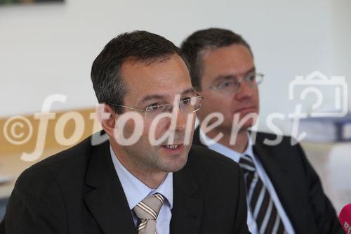 Pressekonferenz ASFINAG, Salzburg, 2009-04-20; Bild zeigt: DI Alexander Walcher (Geschaeftsfuehrer ASFINAG Baumanagement GmbH), DI Christian Nagl (Landesbaudirektor); Bildnachweis: fotodienst.at/Chris Hofer