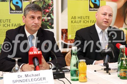 (C)fotodienst/Anna Rauchenberger -  Wien, am 20.04.2009 - FAIRTRADE Jahresbilanz-Pressekonferenz im Hotel Stefanie: Trotz der Wirtschaftskrise entwickelt sich FAIRTRADE erfreulich. FOTO: Dr. Michael Spindelegger, Bundesminister für europäische und internationale Angelegenheiten, Mag. Hartwig Kirner, FAIRTRADE Geschäftsführer