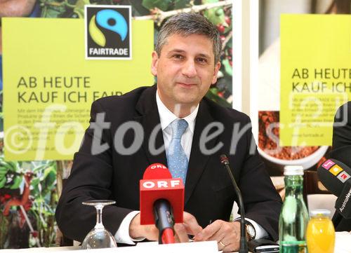 (C)fotodienst/Anna Rauchenberger -  Wien, am 20.04.2009 - FAIRTRADE Jahresbilanz-Pressekonferenz im Hotel Stefanie: Trotz der Wirtschaftskrise entwickelt sich FAIRTRADE erfreulich. FOTO: Dr. Michael Spindelegger, Bundesminister für europäische und internationale Angelegenheiten 