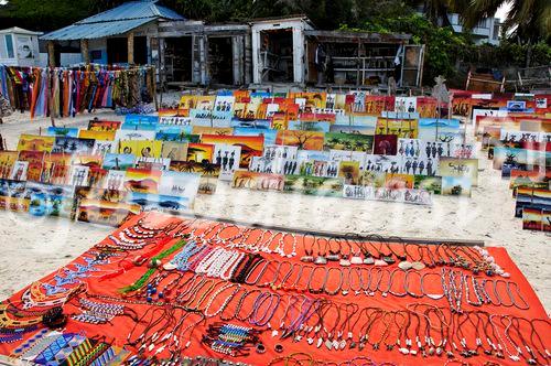 Die Souvenier-Verkäufer in Mombasa warten sehnsüchtig auf die Rückkehr der Touristen. 