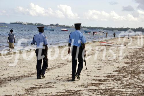 Die Polizei patrouilliert an Kenya's Stränden wie hier in Mombasa