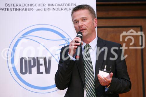 (C) fotodienst/Anna Rauchenberger - Wien, 16.04.2009 - Der Österreichische Innovatoren, Patentinhaber und Erfinderverband (OPEV) feiert am 16.4.2009 im Technischen Museum seinen 100. Geburtstag. Dieser Anlaß ist gleichzeitig feierlicher Rahmen für 10 Persönlichkeiten, die mit der begehrten Kaplan-Medaille, höchste Auszeichnung für Erfinder in Österreich, geehrt werden. FOTO: Stefan Gubi, Geschäftsführer AKG 