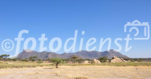 Wüstenlandschaft am Ngoro Fluss im Shaba & Samburu Nationalpark, einem grossen Tierschutzgebiet,  