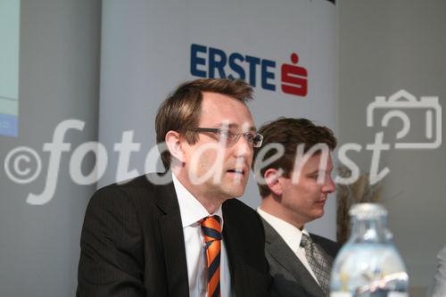 (C) fotodienst; Julia Fuchs, Wien - CEE Equity Strategy:
Märkte bleiben volatil, aber Bodenbildung erscheint realistisch. Foto:(vlnr): Gerald Walek, Henning Esskuchen