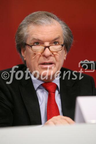 (C) fotodienst/Anna Rauchenberger - Wien, 3.4.2009 - Bilanzpressekonferenz der Österreichische Lotterien im Studio 44 am Rennweg. Die Lotterien konnten eine Umsatzsteigerung von 15 Prozent verzeichnen, rückten organisatorisch noch enger mit Casinos Austria zusammen und erweiterten das Geschäftsfeld auf die Teilrepublik Baschkortostan am Ural. FOTO: Friedrich Stickler, Generaldirektor-Stellvertreter der Österreichischen Lotterien