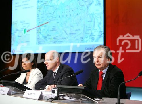 (C) fotodienst/Anna Rauchenberger - Wien, 3.4.2009 - Bilanzpressekonferenz der Österreichische Lotterien im Studio 44 am Rennweg. Die Lotterien konnten eine Umsatzsteigerung von 15 Prozent verzeichnen, rückten organisatorisch noch enger mit Casinos Austria zusammen und erweiterten das Geschäftsfeld auf die Teilrepublik Baschkortostan am Ural. FOTO v.l.: Mag. Bettina Glatz-Kremsner, Finanzvorstand der Österreichischen Lotterien, Dr. Karl Stoss, Generaldirektor und Vorstandsvorsitzender der Österreichischen Lotterien und der Casinos Austria, Friedrich Stickler, Generaldirektor-Stellvertreter der Österreichischen Lotterien