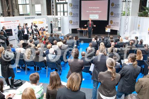 (C)fotodienst: Franz Pfluegl; Zürich - Am 01. und 02. April 09 öffnete in  Zürich die erste Online Marketing Messe ihre Pforten. Das Fachpublikum informierte sich über digitales Marketing. Besonders im Vordergrund stand: Online-Vermarktung, Performance Marketing, E-Mail Marketing, Suchmaschinen-Marketing, Affiliate Marketing, Podcast-, Video-, Streaming-, IPTV-, WebTV-Plattformen,  E-Commerce, Targeting, Tracking, Ad-Serving, Social Networks, u.v.m