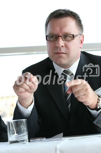 (C) fotodienst/Anna Rauchenberger - Wien, 2.4.2009 -  Die Logwin AG verzeichnet eine rückläufige Nachfrage nach Logistik-Leistungen, kann aber den Umsatz 2008 trotz der gesamtwirtschaftlich schwierigen Lage auf Vorjahresniveau halten.  FOTO: Christian Braunstein, Logwin Road + Rail Austria GmbH