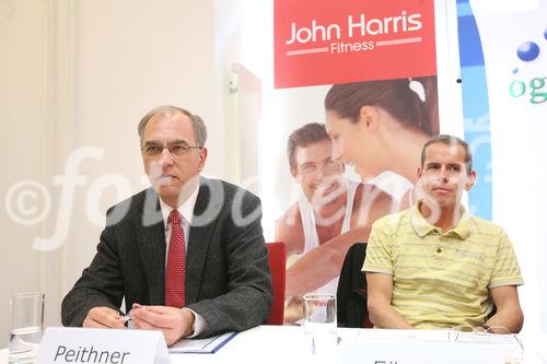 (C) fotodienst/Anna Rauchenberger - Wien, 31.3.2009 - Laut einer aktuellen Studie von GfK Austria und der Dr. Peithner KG vertraut rund die  Hälfte der Österreicherinnen und Österreicher der Homöopathie, zur Behandlung von Sportverletzungen wird sie jedoch nur relativ wenig herangezogen. FOTO v.l.: Mag. Martin Peithner, MBA, Geschäftsführer der Dr. Peithner KG, Dr. Holger Förster, Sportmediziner, Homöopathischer Arzt und regierender Ärzteweltmeister im 800m  und 1500m Lauf