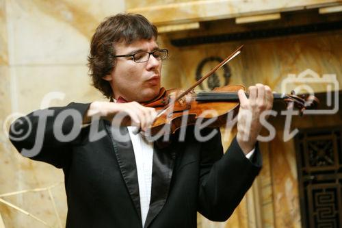 (C) fotodienst/Anna Rauchenberger - Wien, 30.3.2009 - Das 19. George Enescu Festival findet heuer von 30. August bis 26. September in Bukarest sowie einigen historischen Städten Rumäniens statt. Der Wiener Staatsoperndirektor und Intendant des Festivals überrascht mit einem hochkarätigen Staraufgebot. FOTO: Musiker gaben einen Vorgeschmack auf das Festival