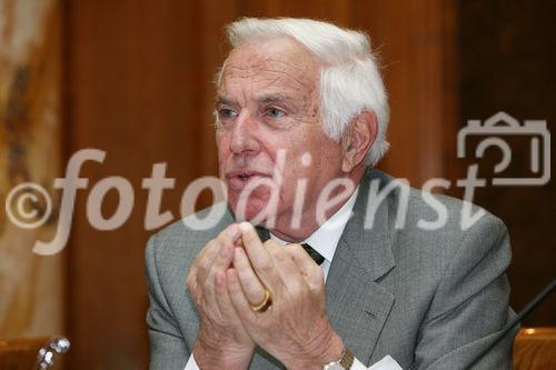 (C) fotodienst/Anna Rauchenberger - Wien, 30.3.2009 - Das 19. George Enescu Festival findet heuer von 30. August bis 26. September in Bukarest sowie einigen historischen Städten Rumäniens statt. Der Wiener Staatsoperndirektor und Intendant des Festivals überrascht mit einem hochkarätigen Staraufgebot. FOTO: Ioan Holender, Wiener Staatsoperndirektor und Intendant des Festivals