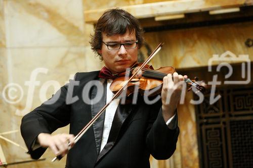 (C) fotodienst/Anna Rauchenberger - Wien, 30.3.2009 - Das 19. George Enescu Festival findet heuer von 30. August bis 26. September in Bukarest sowie einigen historischen Städten Rumäniens statt. Der Wiener Staatsoperndirektor und Intendant des Festivals überrascht mit einem hochkarätigen Staraufgebot. FOTO: Musiker gaben einen Vorgeschmack auf das Festival