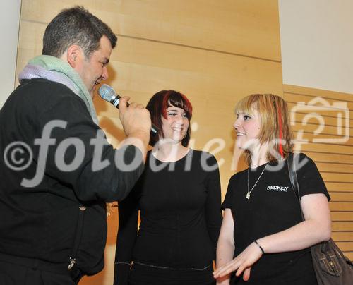 (C)Fotodienst/ Horst Sommer, 23-03-2009, St.Pölten-168 junge Friseurinnen und Friseure kämpfen in drei Bewerben am Montag, 23. März im WIFI St. Pölten um die besten Plätze.
Der eigentliche Landeslehrlingswettbewerb umfasst 8 Kategorien (1. Lehrjahr Damen - modische Frisur für junge Mädchen, 1. Lehrjahr Herren - modische Frisur für junge Burschen, 2. Lehrjahr Damen - modischer Schnitt und Frisur, 2. Lehrjahr Herren - modischer Schnitt und Frisur, 3. Lehrjahr - Abend Make-up, Hochsteckfrisur, Herrenmodehaarschnit, Landessieger).
Internationaler Bewerb - in vier Kategorien (Street Fashion Herren auf Übungskopf, Long Hair up auf Übungskopf, Brautfrisur und Hair Tattoo) treten junge Stylisten aus ganz Österreich und den Nachbarstaaten an.
Neu ist 