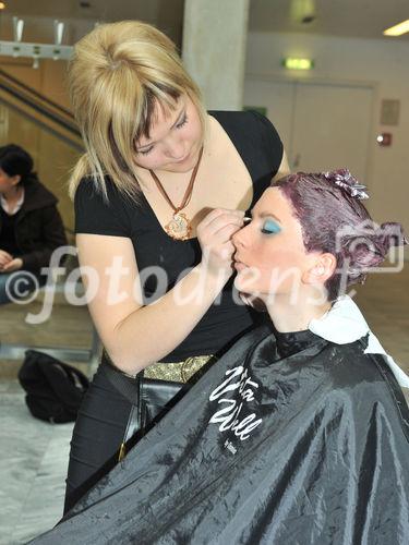 (C)Fotodienst/ Horst Sommer, 23-03-2009, St.Pölten-168 junge Friseurinnen und Friseure kämpfen in drei Bewerben am Montag, 23. März im WIFI St. Pölten um die besten Plätze.
Der eigentliche Landeslehrlingswettbewerb umfasst 8 Kategorien (1. Lehrjahr Damen - modische Frisur für junge Mädchen, 1. Lehrjahr Herren - modische Frisur für junge Burschen, 2. Lehrjahr Damen - modischer Schnitt und Frisur, 2. Lehrjahr Herren - modischer Schnitt und Frisur, 3. Lehrjahr - Abend Make-up, Hochsteckfrisur, Herrenmodehaarschnit, Landessieger).
Internationaler Bewerb - in vier Kategorien (Street Fashion Herren auf Übungskopf, Long Hair up auf Übungskopf, Brautfrisur und Hair Tattoo) treten junge Stylisten aus ganz Österreich und den Nachbarstaaten an.
Neu ist 