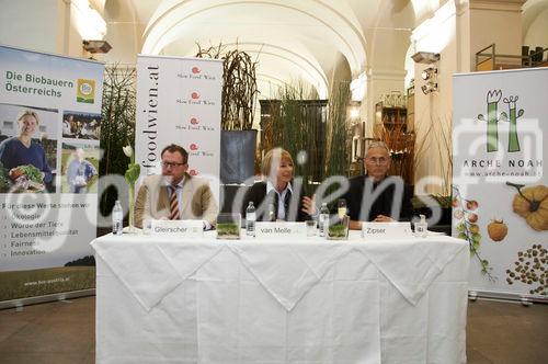 (C) fotodienst/Gudrun Krieger - Wien 26.02.2009 - Erste Slow Food Produkte aus Österreich – 'Qualität, Geschmack und Bio-Genuss'. Pressekonferenz Foto re n li: Mag. Christoph Gleirscher (Bio Austria) Barbara van Melle (Buchautorin),Peter Zipser (Arche Noah)
