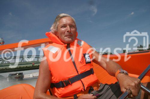 Österreichs einziges Jetboot fährt jetzt auf der Donau. FOTO: Jetbooteigner Peter Roth (c) Thomas Wolff