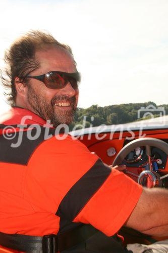 Österreichs einziges Jetboot fährt jetzt auf der Donau. FOTO: Jetboot-Driver Jörg Primus (c) Thomas Wolff