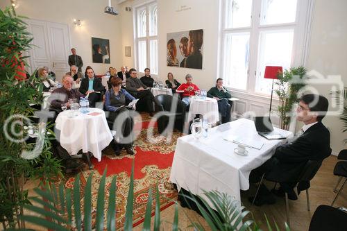 (C) fotodienst/Anna Rauchenberger - Wien, 17.02.2009 - Pressekonferenz im MOYA (Museum of Young Art) über Gegenwart und Zukunft von Fujitsu Siemens Computers. FSC konnte das vierte Quartal 2008 außergewöhnlich gut abschließen und blickt zuversichtlich in das Jahr 2009. FOTO: Wolfgang Horak, Senior Vice President SEE (South East Europe) 