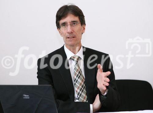 (C) fotodienst/Anna Rauchenberger - Wien, 17.02.2009 - Pressekonferenz im MOYA (Museum of Young Art) über Gegenwart und Zukunft von Fujitsu Siemens Computers. FSC konnte das vierte Quartal 2008 außergewöhnlich gut abschließen und blickt zuversichtlich in das Jahr 2009. FOTO: Wolfgang Horak, Senior Vice President SEE (South East Europe) 