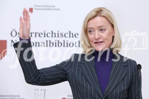 (C) fotodienst/Anna Rauchenberger - Wien, 13.02.2009 - Die Österreichische Nationalbibliothek präsentierte die Bilanz 2008 und stellte das Programm für 2009 vor, das nicht nur die weitere Digitalisierung der Bibliothek, sondern auch große Bau- und Sanierungsarbeiten vorsieht. FOTO: Dr. Johanna Rachinger, Generaldirektorin der Österreichischen Nationalbibliothek (ONB)