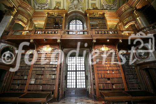 (C) fotodienst/Anna Rauchenberger - Wien, 13.02.2009 - Die Österreichische Nationalbibliothek präsentierte die Bilanz 2008 und stellte das Programm für 2009 vor, das nicht nur die weitere Digitalisierung der Bibliothek, sondern auch große Bau- und Sanierungsarbeiten vorsieht. FOTO: Prunksaal der Österreichischen Nationalbibliothek (ONB)