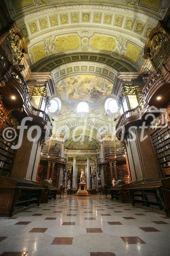 (C) fotodienst/Anna Rauchenberger - Wien, 13.02.2009 - Die Österreichische Nationalbibliothek präsentierte die Bilanz 2008 und stellte das Programm für 2009 vor, das nicht nur die weitere Digitalisierung der Bibliothek, sondern auch große Bau- und Sanierungsarbeiten vorsieht. FOTO: Prunksaal der Österreichischen Nationalbibliothek (ONB)