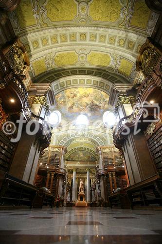 (C) fotodienst/Anna Rauchenberger - Wien, 13.02.2009 - Die Österreichische Nationalbibliothek präsentierte die Bilanz 2008 und stellte das Programm für 2009 vor, das nicht nur die weitere Digitalisierung der Bibliothek, sondern auch große Bau- und Sanierungsarbeiten vorsieht. FOTO: Prunksaal der Österreichischen Nationalbibliothek (ONB)