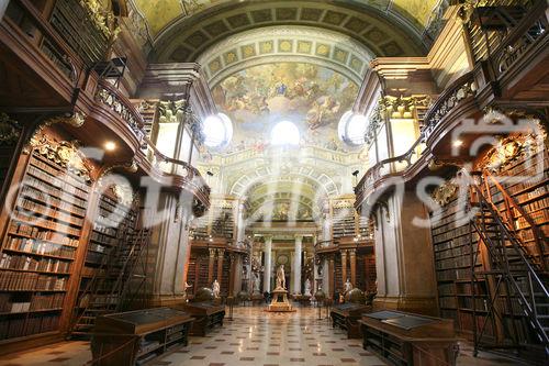 (C) fotodienst/Anna Rauchenberger - Wien, 13.02.2009 - Die Österreichische Nationalbibliothek präsentierte die Bilanz 2008 und stellte das Programm für 2009 vor, das nicht nur die weitere Digitalisierung der Bibliothek, sondern auch große Bau- und Sanierungsarbeiten vorsieht. FOTO: Prunksaal der Österreichischen Nationalbibliothek (ONB)