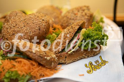 © Fotodienst/Nadja Meister. Wien 11.2.2009 Ab sofort bieten viele österreichische Bäckereien als gesunde Jause ein „Herzweckerl“ an – eine Kampagne des Fonds Gesundes Österreich (FGÖ)