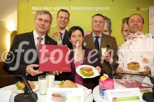 © Fotodienst/Nadja Meister. Wien 11.2.2009 Ab sofort bieten viele österreichische Bäckereien als gesunde Jause ein „Herzweckerl“ an – eine Kampagne des Fonds Gesundes Österreich (FGÖ)
Foto v.l.: Bundesgesundheitsminister Alois Stöger diplômé, Präsident des Fonds Gesundes Österreich; Mag. Christoph Hörhan, Leiter Fond Gesundes Österreich; Wiener Stadträtin für Gesundheit und Soziales Mag.a Sonja Wehsely; Dr. Stephan Mikinovic,  Geschäftsführer der AMA Marketing; KommR Heinz Hofmann, Bundesinnungsmeister der Bäcker

