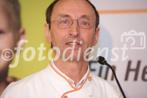 © Fotodienst/Nadja Meister. Wien 11.2.2009 Ab sofort bieten viele österreichische Bäckereien als gesunde Jause ein „Herzweckerl“ an – eine Kampagne des Fonds Gesundes Österreich (FGÖ)
Foto: KommR Heinz Hofmann, Bundesinnungsmeister der Bäcker

