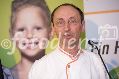 © Fotodienst/Nadja Meister. Wien 11.2.2009 Ab sofort bieten viele österreichische Bäckereien als gesunde Jause ein „Herzweckerl“ an – eine Kampagne des Fonds Gesundes Österreich (FGÖ)
Foto: KommR Heinz Hofmann, Bundesinnungsmeister der Bäcker

