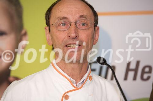 © Fotodienst/Nadja Meister. Wien 11.2.2009 Ab sofort bieten viele österreichische Bäckereien als gesunde Jause ein „Herzweckerl“ an – eine Kampagne des Fonds Gesundes Österreich (FGÖ)
Foto: KommR Heinz Hofmann, Bundesinnungsmeister der Bäcker

