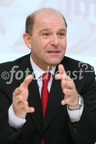 (C) fotodienst/Anna Rauchenberger - Wien, 11.02.2009 - S&T präsentierte die Jahresergebnisse 2008 im Grand Hotel Wien. S&T konnte das Geschäftsjahr 2008 mit guten Q4 abschließen, Service und Consulting Geschäft wächst weiter. FOTO: Christian Rosner, CEO S&T