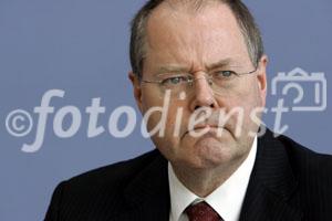 Berlin,den 13.10.2008-Bundespressekonferenz
Foto: Peer Steinbrueck, Bundesfinanzminister.
Copyright by: Reiner Zensen,
Gallierweg 15,53117 Bonn,
Tel.0170-8119315 
Mail: photo@reinerzensen.de
Foto honorarpflichtig und nur zur redaktionellen
Verwendung,
{Postbank Koeln Konto-Nr.425811505;
BLZ 37010050,
Veroeffentlichung gegen Honorar plus 7% Mwst.,Steuer-Nr. 205/5336/1051,Finanzamt Bonn-Innenstadt}, {Honorarpflichtiges Pressebild,Verwendung gegen Honorar nach Vereinbarung u.Belegexemplar.Keine Weitergabe an Dritte,keine Syndikation,keine Aufnahme in Archive oder Datenbanken,welche Dritten offenstehen.}, {No Syndication,no passing on to third parties,no taking up in archives or databanks,which are open to anyone}.