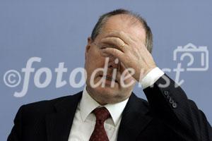 Berlin,den 13.10.2008-Bundespressekonferenz
Foto: Peer Steinbrueck, Bundesfinanzminister.
Copyright by: Reiner Zensen,
Gallierweg 15,53117 Bonn,
Tel.0170-8119315 
Mail: photo@reinerzensen.de
Foto honorarpflichtig und nur zur redaktionellen
Verwendung,
{Postbank Koeln Konto-Nr.425811505;
BLZ 37010050,
Veroeffentlichung gegen Honorar plus 7% Mwst.,Steuer-Nr. 205/5336/1051,Finanzamt Bonn-Innenstadt}, {Honorarpflichtiges Pressebild,Verwendung gegen Honorar nach Vereinbarung u.Belegexemplar.Keine Weitergabe an Dritte,keine Syndikation,keine Aufnahme in Archive oder Datenbanken,welche Dritten offenstehen.}, {No Syndication,no passing on to third parties,no taking up in archives or databanks,which are open to anyone}.