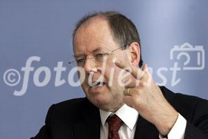 Berlin,den 13.10.2008-Bundespressekonferenz
Foto: Peer Steinbrueck, Bundesfinanzminister.
Copyright by: Reiner Zensen,
Gallierweg 15,53117 Bonn,
Tel.0170-8119315 
Mail: photo@reinerzensen.de
Foto honorarpflichtig und nur zur redaktionellen
Verwendung,
{Postbank Koeln Konto-Nr.425811505;
BLZ 37010050,
Veroeffentlichung gegen Honorar plus 7% Mwst.,Steuer-Nr. 205/5336/1051,Finanzamt Bonn-Innenstadt}, {Honorarpflichtiges Pressebild,Verwendung gegen Honorar nach Vereinbarung u.Belegexemplar.Keine Weitergabe an Dritte,keine Syndikation,keine Aufnahme in Archive oder Datenbanken,welche Dritten offenstehen.}, {No Syndication,no passing on to third parties,no taking up in archives or databanks,which are open to anyone}.