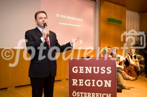 (C) fotodienst/Erika Mayer- Salzburg, 22.01.2009. Heffterhof Salzburg - Vertreter von über 100 Regionen nahmen an der Bundestagung der Genuss Region Österreich am Donnerstag in Salzburg teil. Höhepunkt der Veranstaltung war ein Empfang des neuen Landwirtschaftsministers Niki Berlakovich, der die Fortführung der erfolgreichen Initiative versprach. Die Genuss Region Österreich soll qualitativ und quantitativ weiter vertieft werden.  Der neue Landwirtschaftsminister DI Niki Berlakovich