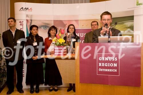 (C) fotodienst/Erika Mayer- Salzburg, 22.01.2009. Heffterhof Salzburg - Vertreter von über 100 Regionen nahmen an der Bundestagung der Genuss Region Österreich am Donnerstag in Salzburg teil. Höhepunkt der Veranstaltung war ein Empfang des neuen Landwirtschaftsministers Niki Berlakovich, der die Fortführung der erfolgreichen Initiative versprach. Die Genuss Region Österreich soll qualitativ und quantitativ weiter vertieft werden. (v.l.n.r.)Mag. Karlheinz Uhl, Mag. Claudia Brandstätter, Ing. Maria Strohmeier,xxx,  Manfred Ronge, Martin Gutjahr