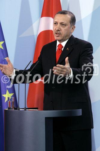 Berlin,den 08.02.2008-Bundeskanzleramt
Foto: Recep Tayip Erdogan, Ministerpraesident der Republik Türkei.
Copyright by: Reiner Zensen,
Gallierweg 15,53117 Bonn,
Tel.0170-8119315 
Mail: photo@reinerzensen.de
{Postbank Koeln Konto-Nr.425811505;
BLZ 37010050,
Veroeffentlichung gegen Honorar plus 7% Mwst.,Steuer-Nr. 205/5336/1051,Finanzamt Bonn-Innenstadt}, {Honorarpflichtiges Pressebild,Verwendung gegen Honorar nach Vereinbarung u.Belegexemplar.Keine Weitergabe an Dritte,keine Syndikation,keine Aufnahme in Archive oder Datenbanken,welche Dritten offenstehen.}, {No Syndication,no passing on to third parties,no taking up in archives or databanks,which are open to anyone}.